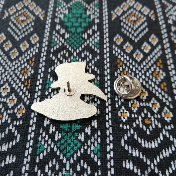 📍2/20$ Plague Doctor Enamel Pin NWOT - Picture 4 of 5